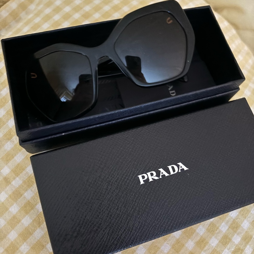Prada Elegant Black Sunglasses for Women